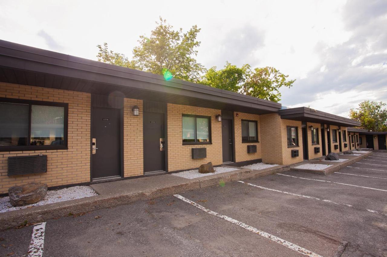 Motel Newstar Laval Esterno foto
