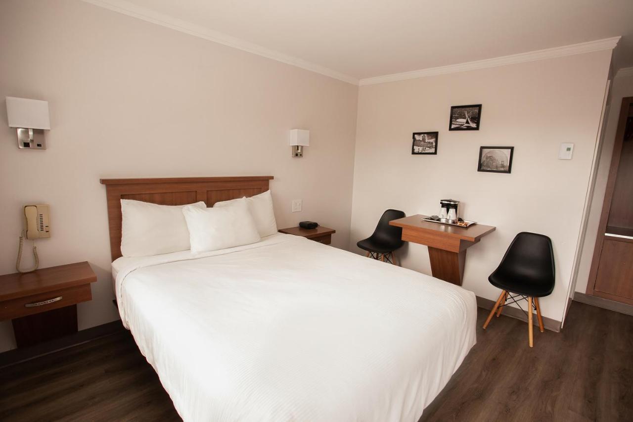 Motel Newstar Laval Esterno foto